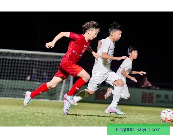 足球巨星技术盘：新视频解析顶级球员的训练秘密与技能展示，表现亮眼